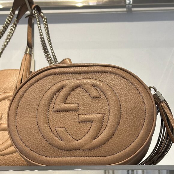 Gucci Pebbled Calfskin Oval Soho Shoulder Camelia Crossbody Purse - Picture 1 of 3